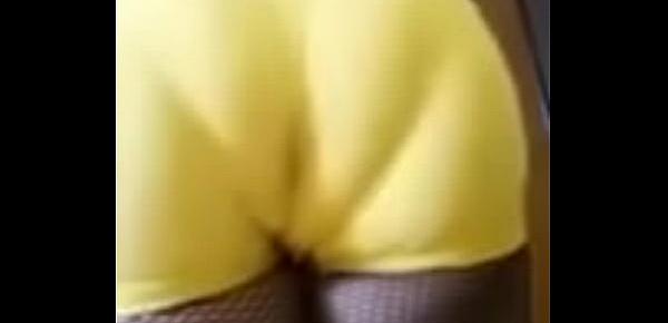  Shortinhos de lycra e consolo dentro da bunda